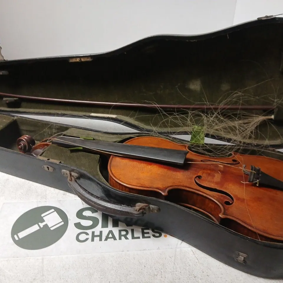 VINTAGE VIOLIN IN CASE