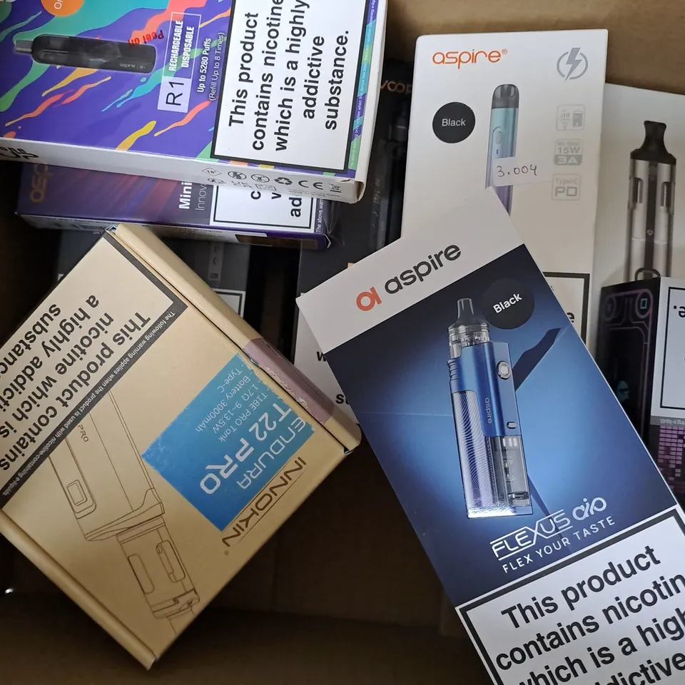 APPROXIMATELY 10 ASSORTED E-CIGARETTE PRODUCTS TO INCLUDE VOOPOO DRAG X PRO, VAPORESSO GTX ONE, INNOKIN ENDURA T20 S 