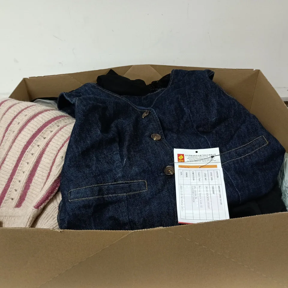 BOX OF APPROXIMATELY 18 ASSORTED CLOTHING ITEMS OF VARIOUS STYLES AND SIZES TO INCLUDE DENIM VEST, STRIPED JUMPER ETC
