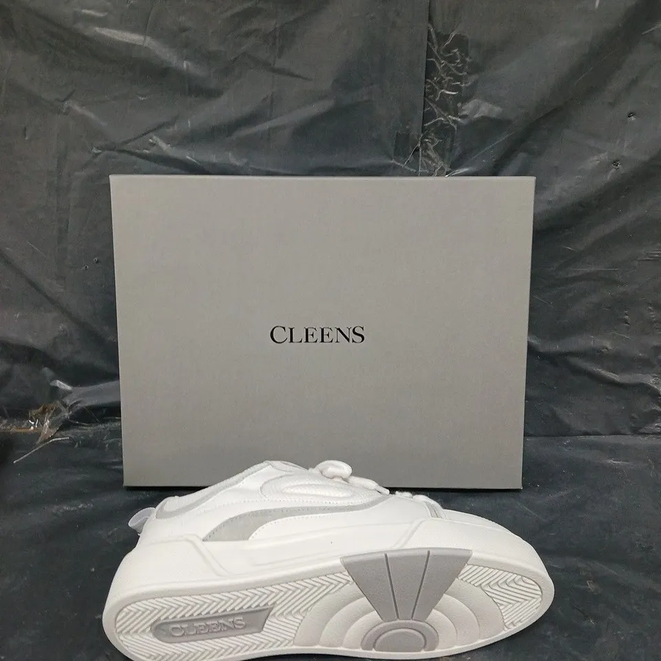 BOXED PAIR OF CLEENS ESSENTIAL SKATE FROST UK 9