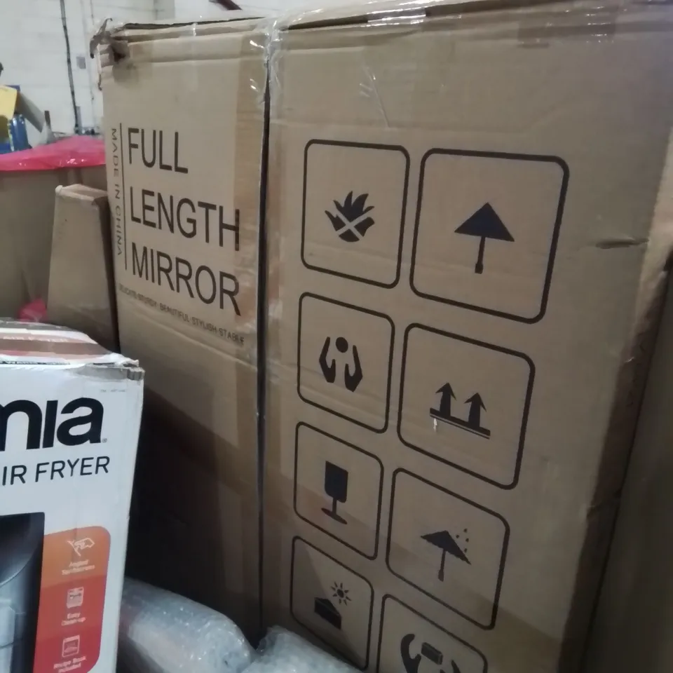 MIXED PALLET OF VARIOUS HOUSEHOLD ITEMS TO INCLUDE: SEVERAL BOXES OF IN DATE CHOCOLATES, DIGITAL AIR FRYER, FULL LENGTH MIRROR ETC.