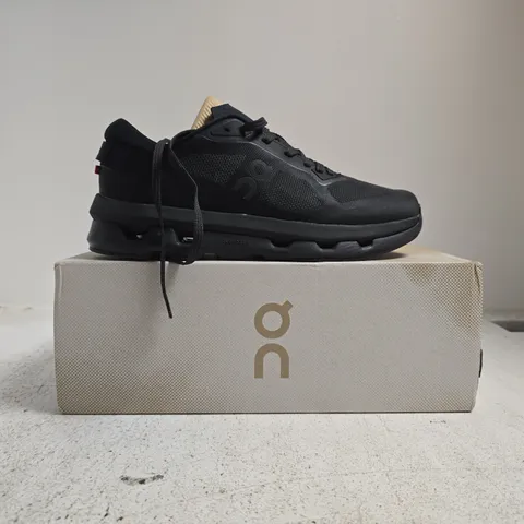 BOXED PAIR OF ON CLOUDZONE TRAINERS IN BLACK SIZE UK 8