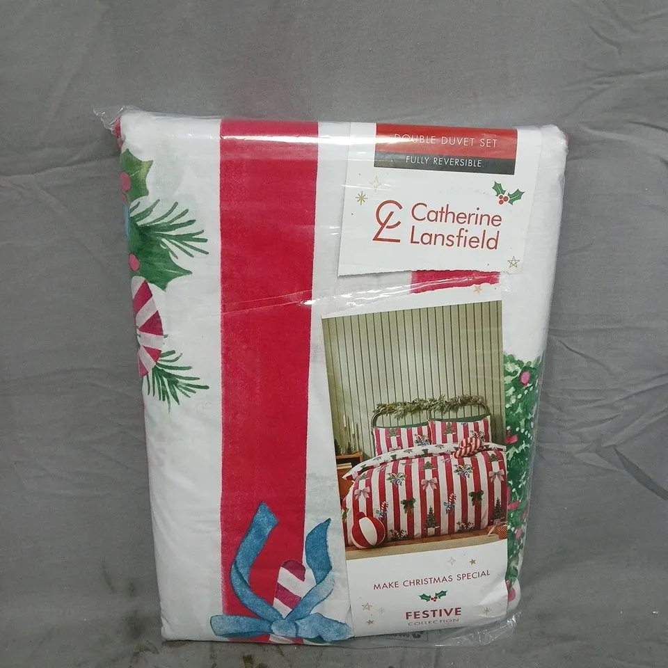 CATHERINE LANSFIELD CHRISTMAS STRIPE DUVET SET IN RED/WHITE - DOUBLE