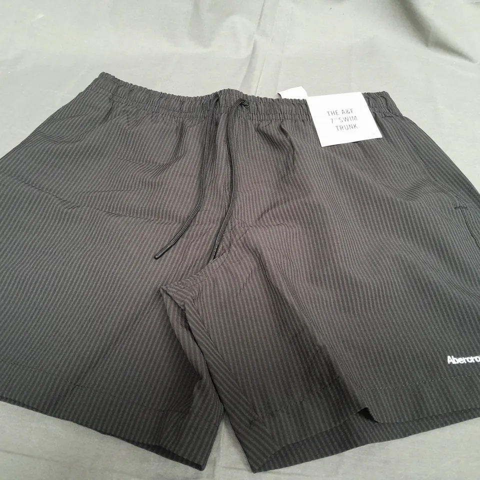 ABERCROMBIE & FITCH 7 SWIM TRUNK - SMALL