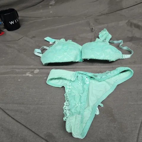 MINT GREEN LACE LINGERIE SET – BRA & THONG, UK SIZE L
