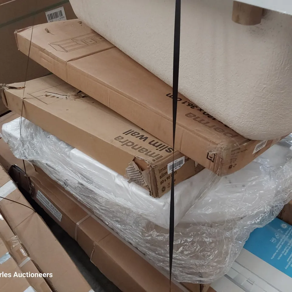 PALLET CONTAINING L SHAPED SHOWER BATH, SHOWER TRAYS, WALL UNITS,