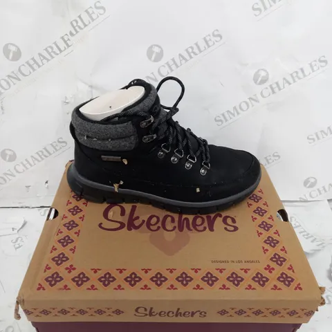 BOXED SKECHERS SYNERGY WARM TECH BOOTS, BLACK - SIZE 5
