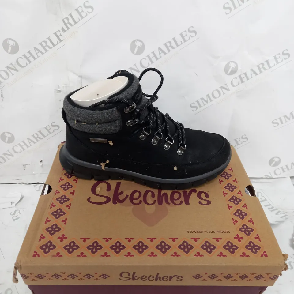 BOXED SKECHERS SYNERGY WARM TECH BOOTS, BLACK - SIZE 5