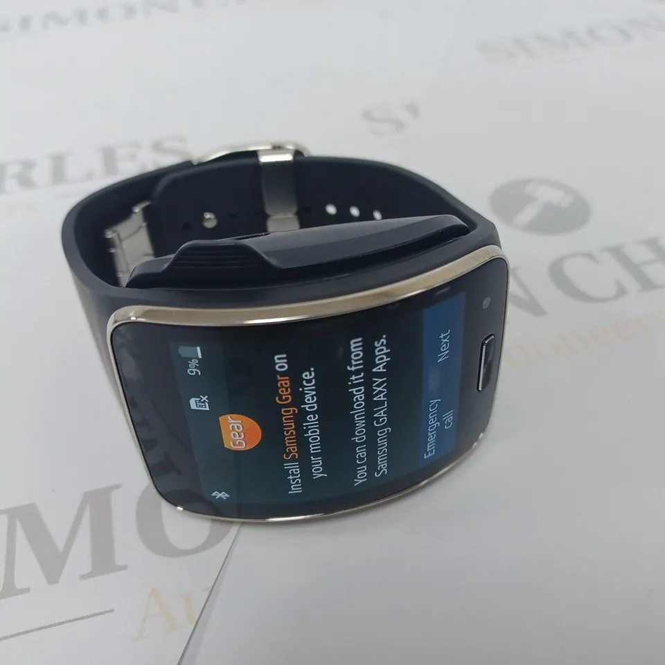 SAMSUNG GEAR S SMART WATCH WITH BATTERY PACK
