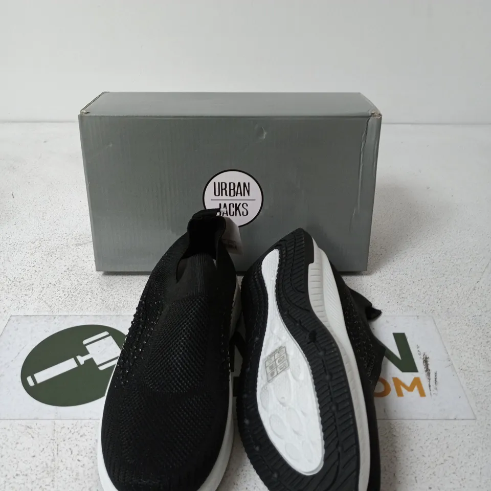 BOXED URBAN JACKS BLACK KNIT SLIP-ON TRAINERS – UK 5