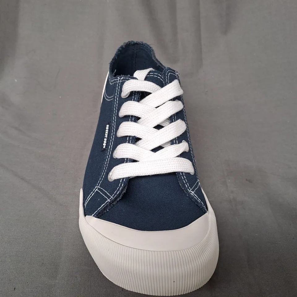BOXED PAIR OF ROCKET DOG SHOES IN NAVY/WHITE UK SIZE 6