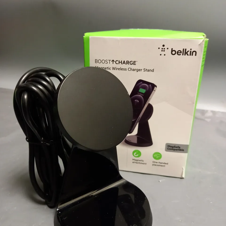 BOXED BELKIN BOOST CHARGE MAGNETIC WIRELESS CHARGING STAND 