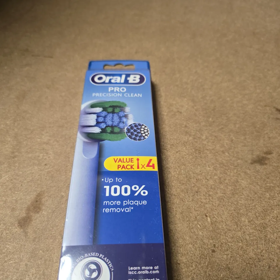 APPROXIMATELY 9 ASSORTED COSMETIC ITEMS INCLUDING RAWMINS SKIN CREAM AND ORAL B BRUSH HEADS