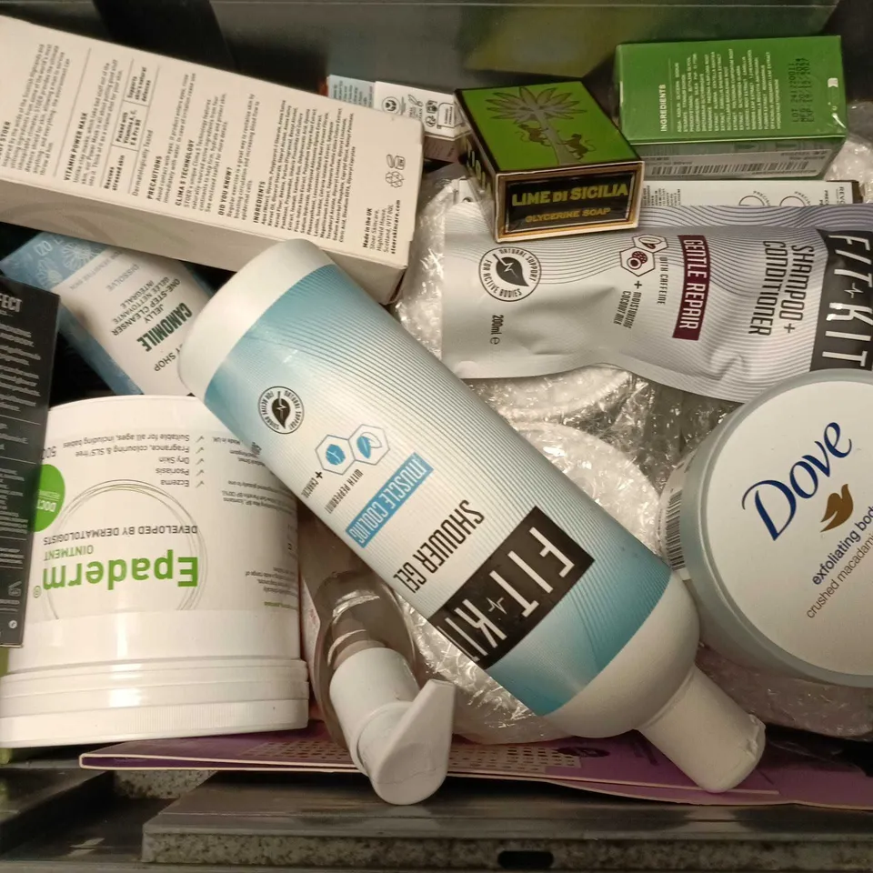 APPROXIMATELY 12 ASSORTED HEALTH & BEAUTY PRODUCTS TO INCLUDE FITKIT SHOWER GEL, BPERFECT BRONZE BOOST, STOER POWER MASK, ETC