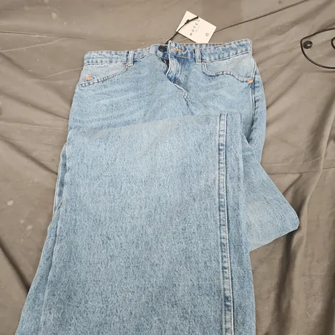 ROOMY VINTAGE BLUE WASH DENIM JEANS – W26 L32