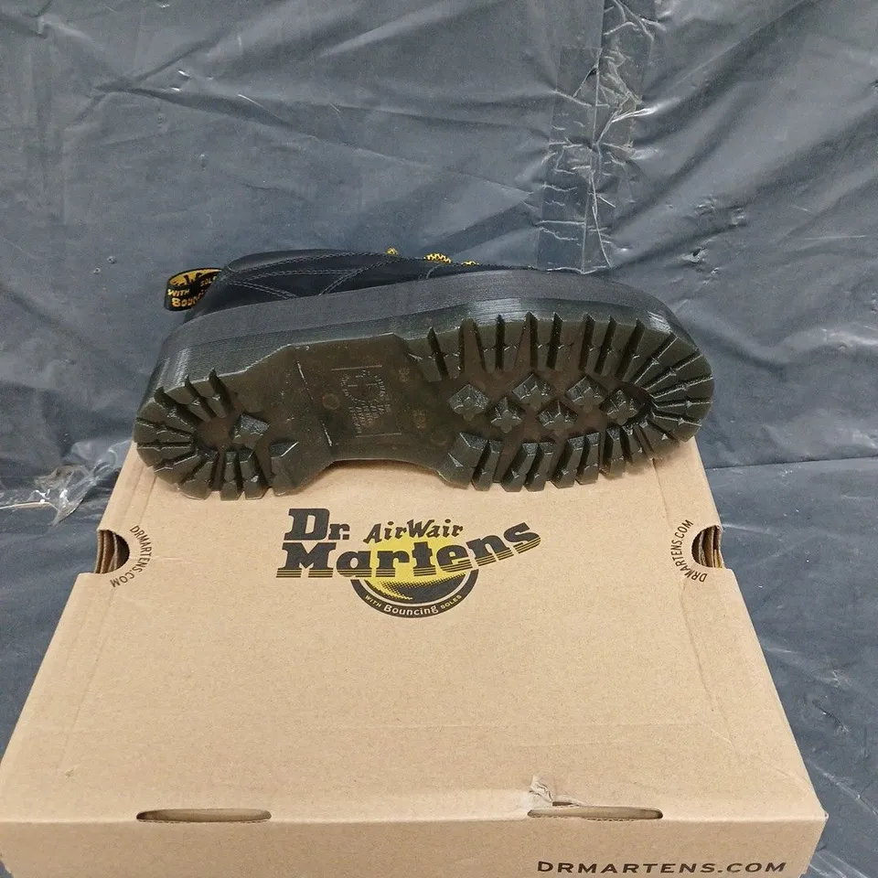 BOXED PAIR OF DR MARTENS 5I MAX BLACK BUTTERO UK 6 