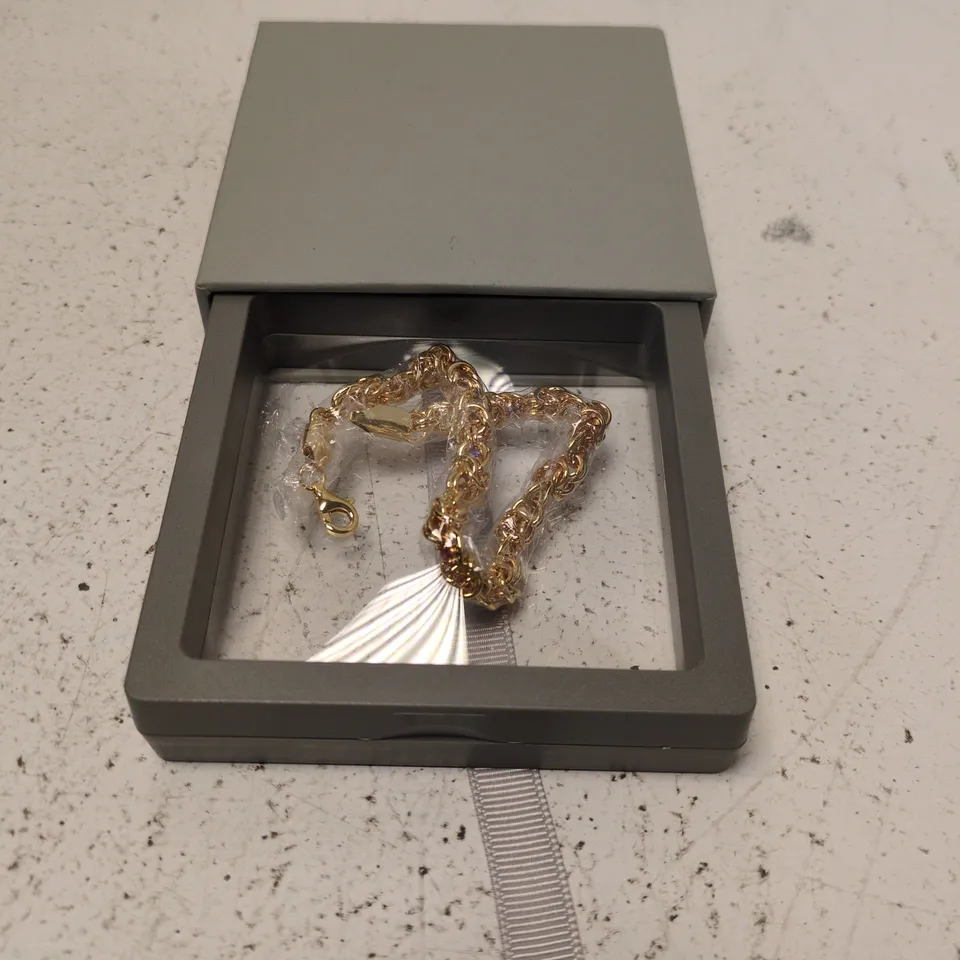 GOLD-TONE LINK BRACELET WITH PENDANT – BOXED JEWELLERY