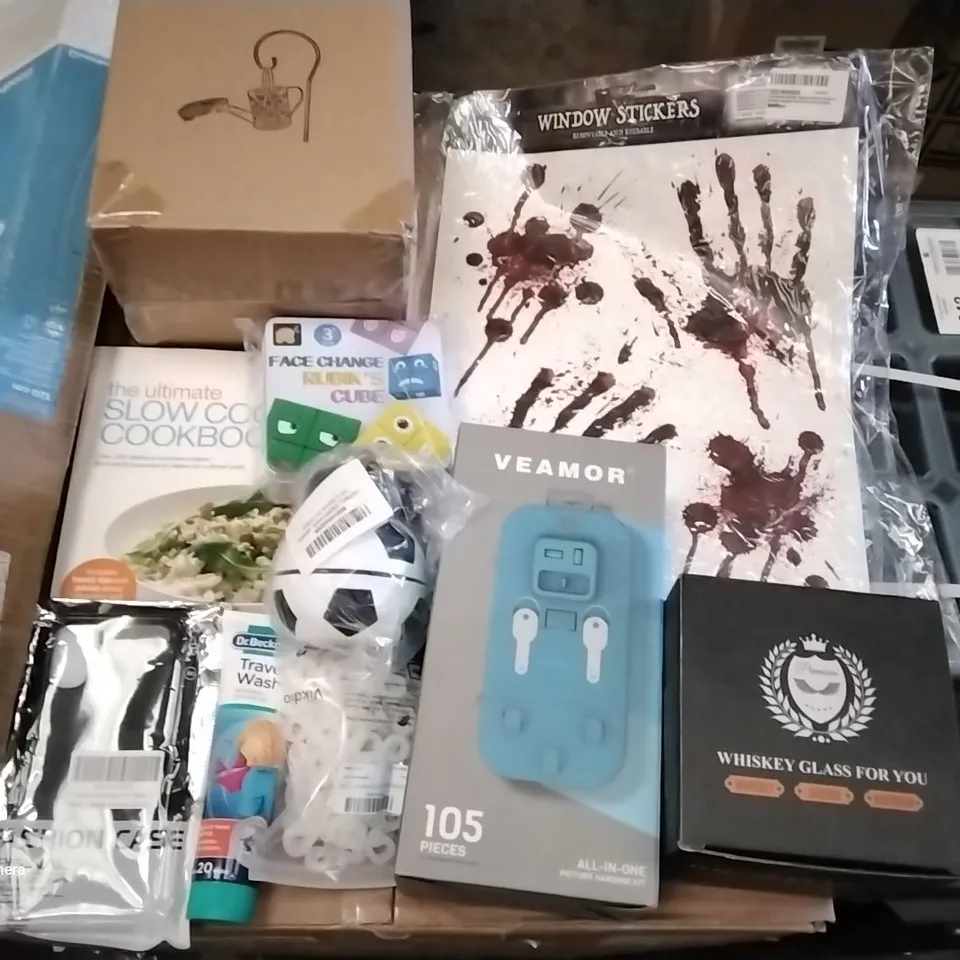PALLET OF ASSORTED ITEMS INCLUDING WHISKEY GLASS, PICTURE HANGING KIT, TRAVEL WASH, PHONE CASE, SLOW COOKER COOKBOOK, WATERING CAN
