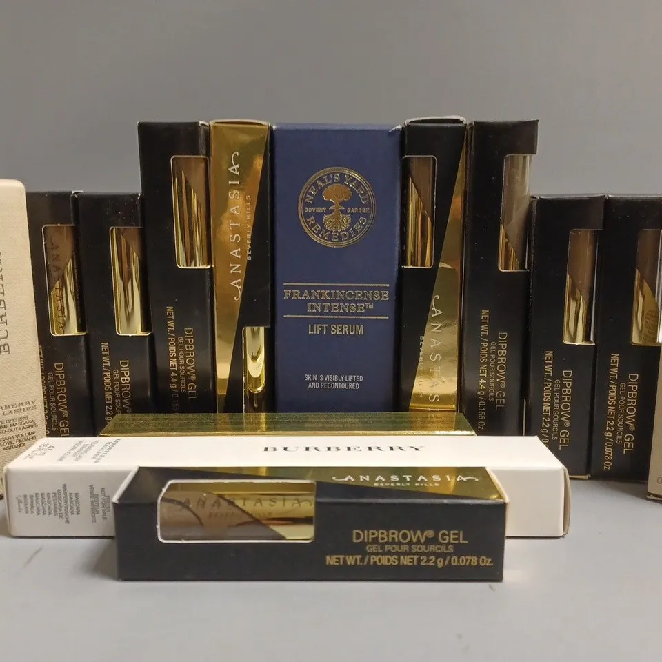 APPROXIMATELY 14 COSMETICS ITEMS TO INCLUDE NEALS YARD REMEDIES LIFT SERUM (30ml), ANASTASIA DIPBROW GEL (4.4g), BURBERRY MASCARA (3.5ml), ETC