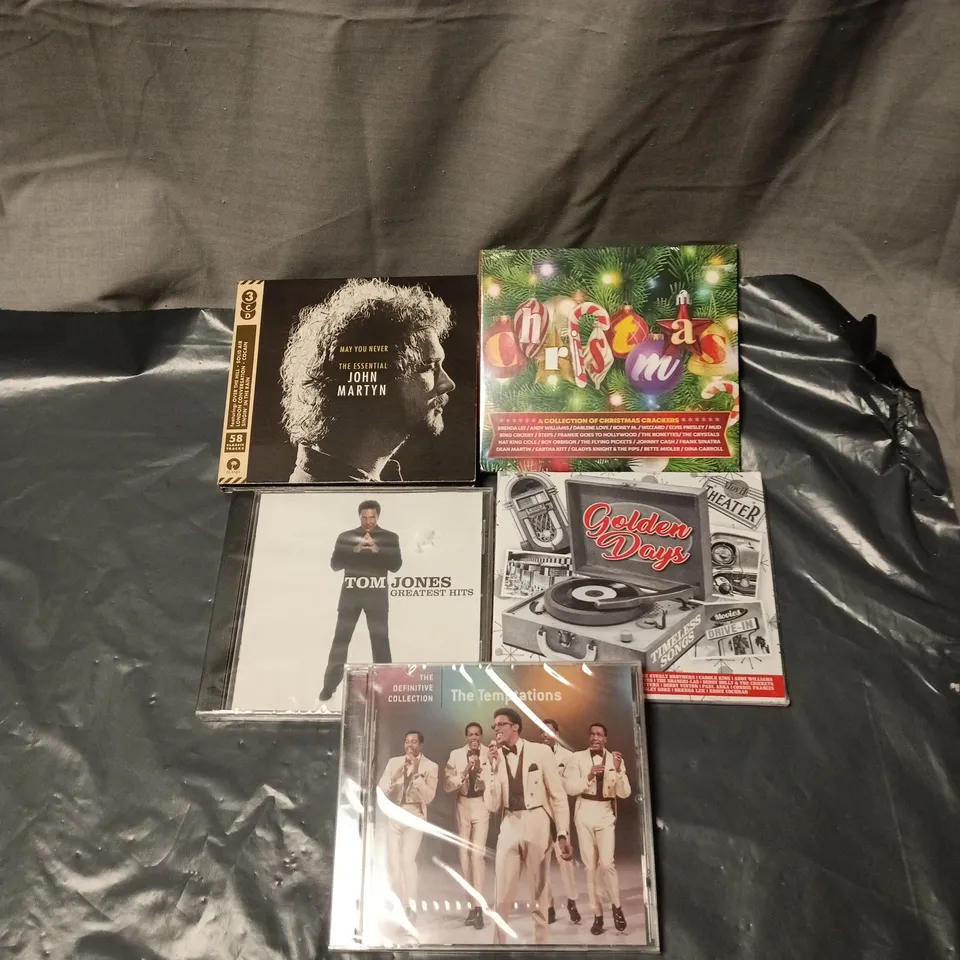 APPROXIMATELY 40 ASSORTED CDS INCLUDING THE ESSENTIAL JOHN MAYER, TOM JONES GREATEST HITS, THE TEMPTATIONS DEFINITIVE COLLECTION, GOLDEN DAYS TIMELESS SONGS ETC