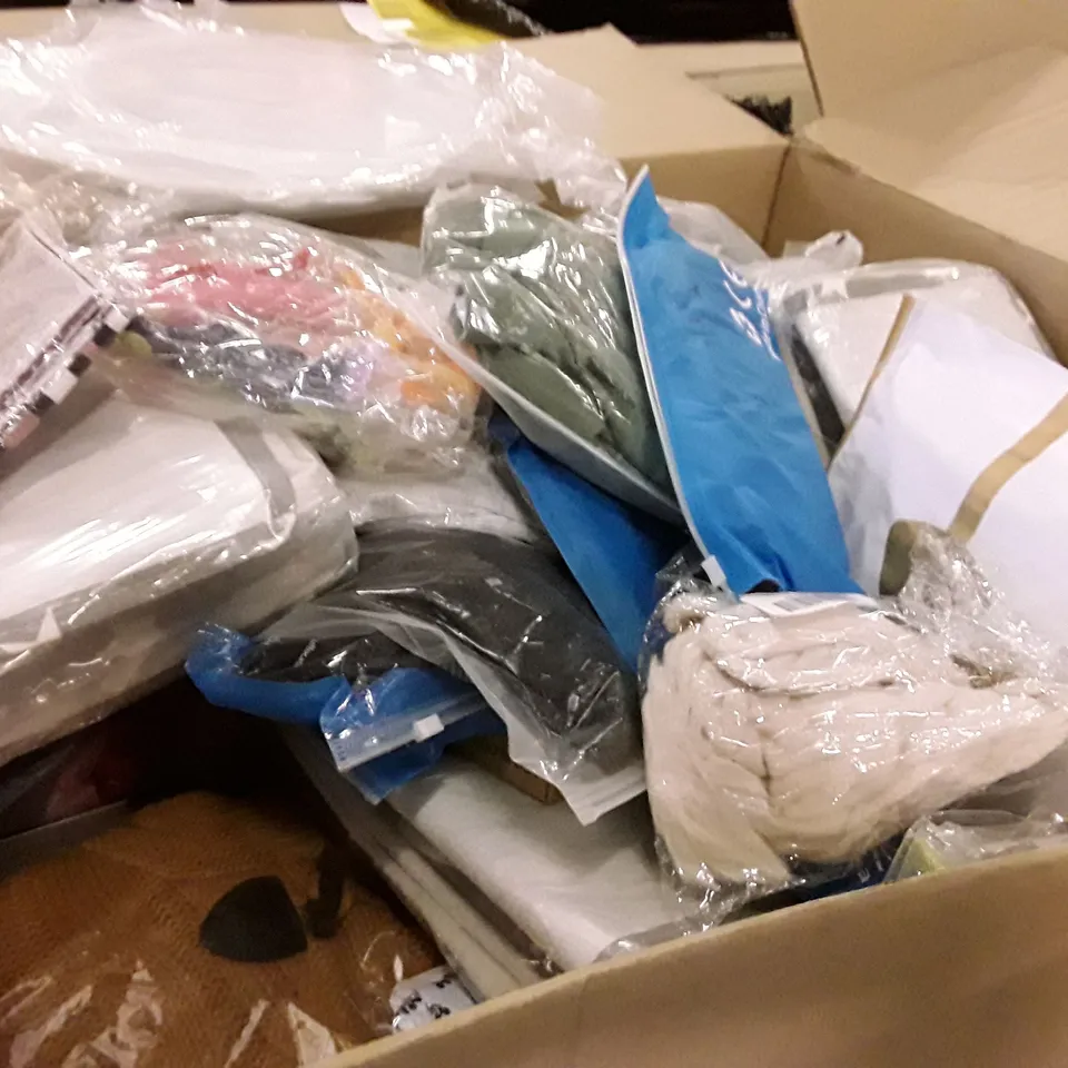 PALLET OF 6 BOXES CONTAINING ASSORTED PRODUCTS INCLUDING PORTABLE HEATER, CAKE STANDS, PHONE CASE, CUSHION COVER SET, ARTIFICIAL ROSES, LED FLOOD LIGHT