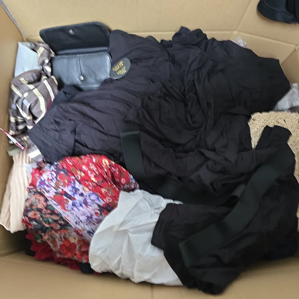 LARGE BOX OF APPROXIMATELY 20 ASSORTED CLOTHING ITEMS IN VARIOUS SIZES, STYLES AND COLOURS