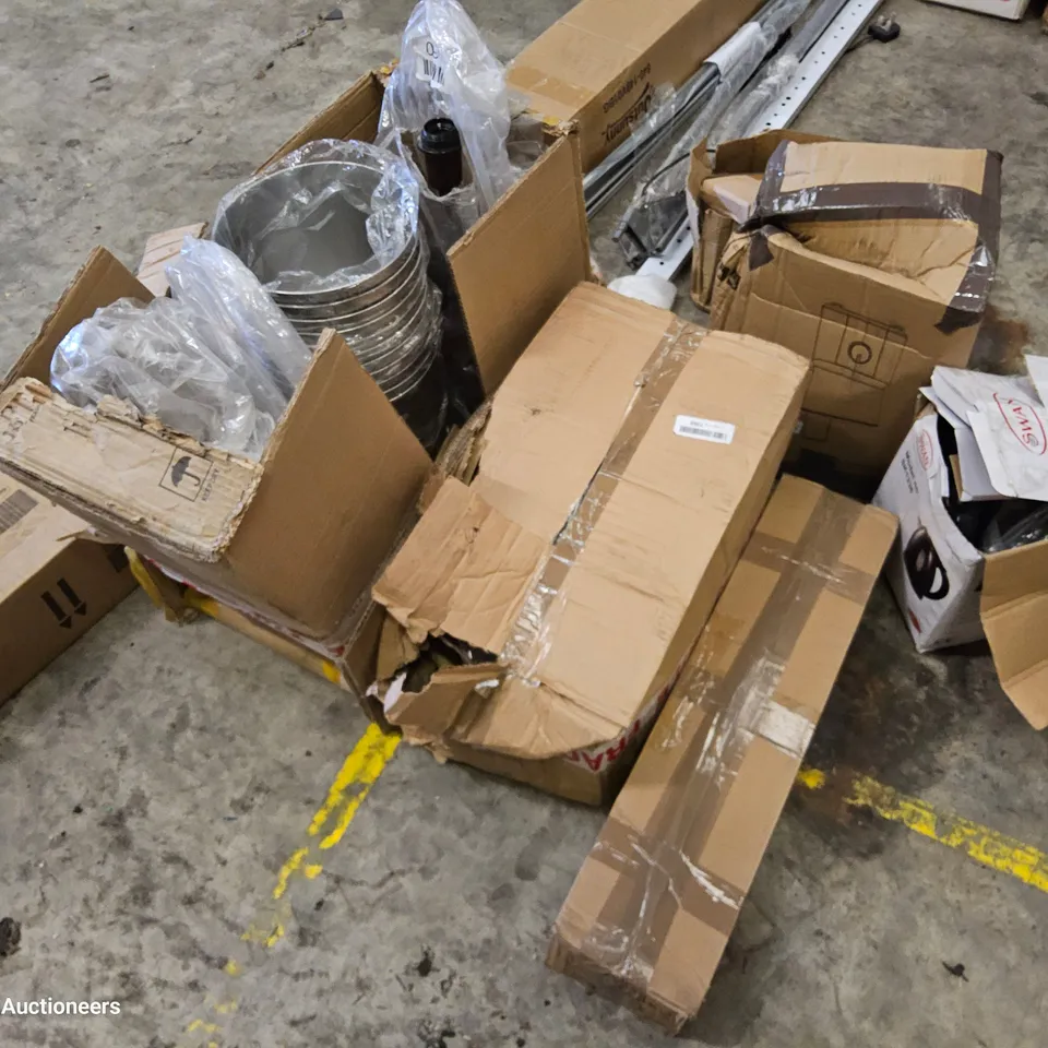 PALLET OF ASSORTED ITEMS, INCLUDING, SWAN CORDLESS KETTLE, METAL WASTR BINS, 2 × TABLE LAMP BASES, DRAWER KNOBS, TOILET WALL FLUSH, MULTIFUNCTION FOOD PROCESSOR.