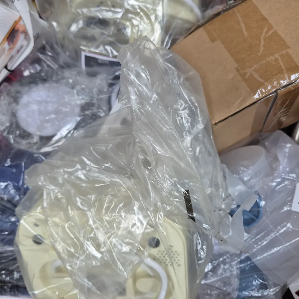 BOX OF APPROXIMATELY 10 ASSORTED HOUSEHOLD ITEMS TO INCLUDE POP IT JAR LID REMOVER, ULTRA SONIC PEST REPELLER, ETC - COLLECTION ONLY