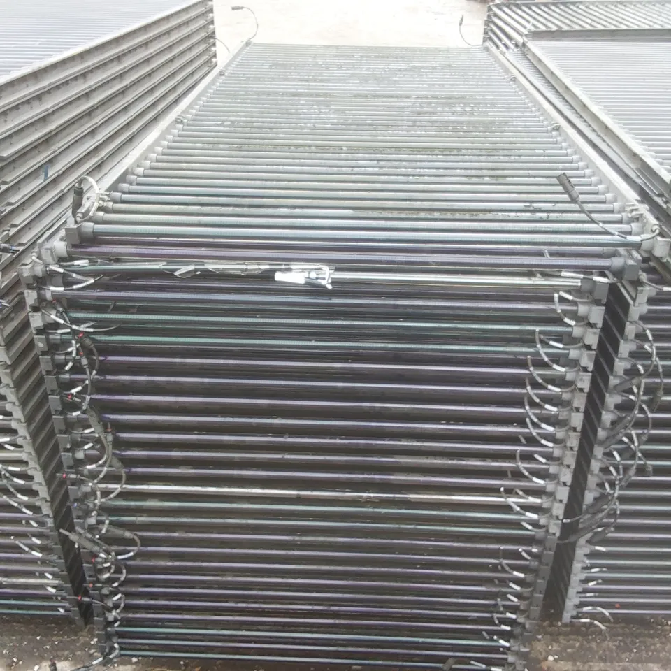 PALLET CONTAINING A VERY LARGE QUANTITY OF SOLAR PANELS
