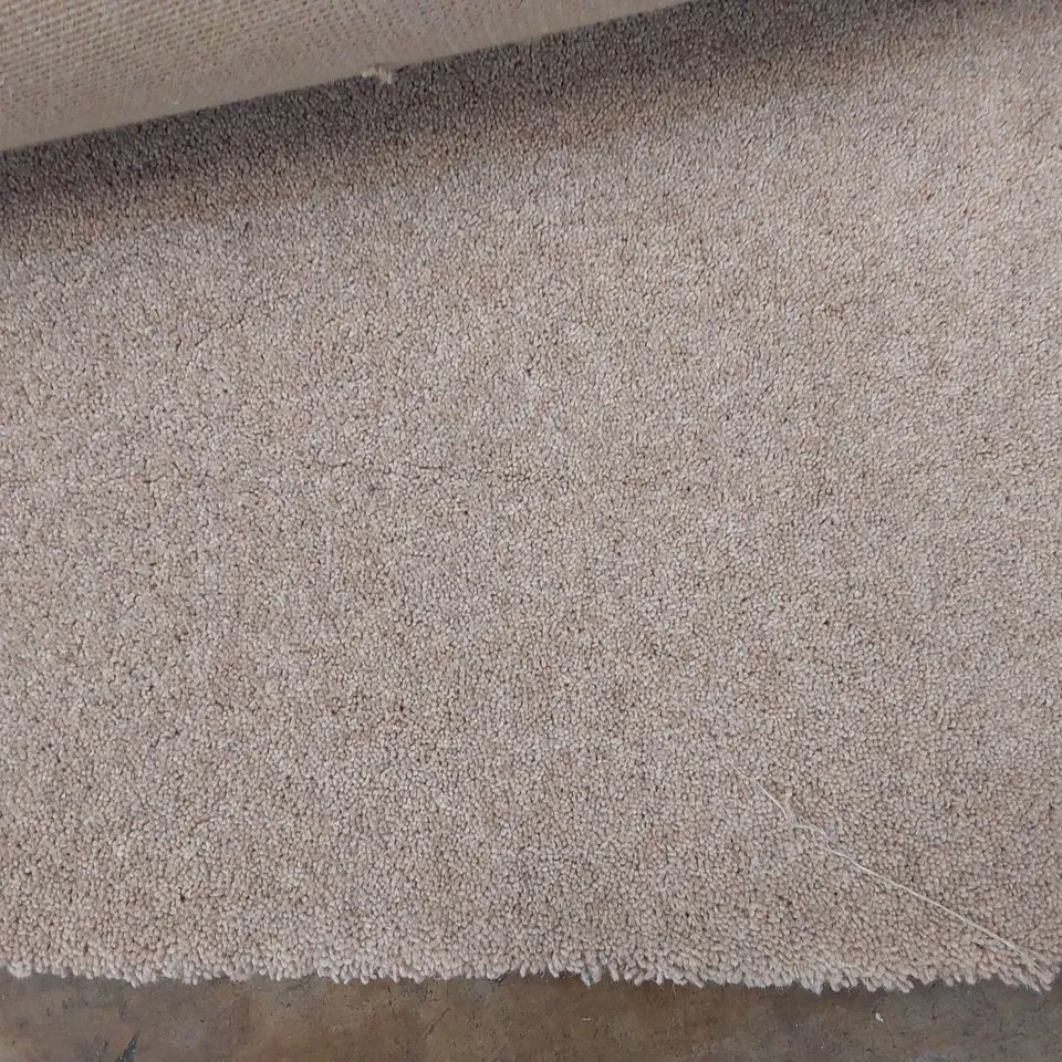 ROLL OF QUALITY TUDOR TWIST HEATHERS CREAM WEAVE CARPET APPROXIMATELY 4M × 6.3M 