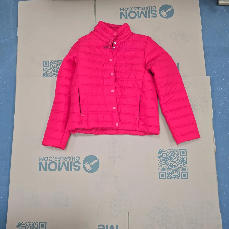 BOX OF APPROXIMATELY 12 ASSORTED ITEMS TO INCLUDE: D&C RED COAT