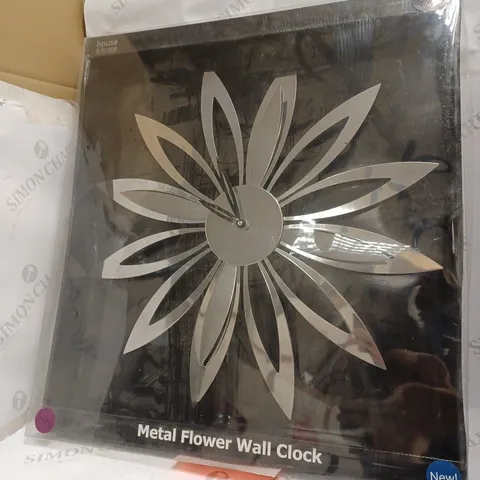 BOXED HOUSE & HOME METAL FLOWER WALL CLOCK
