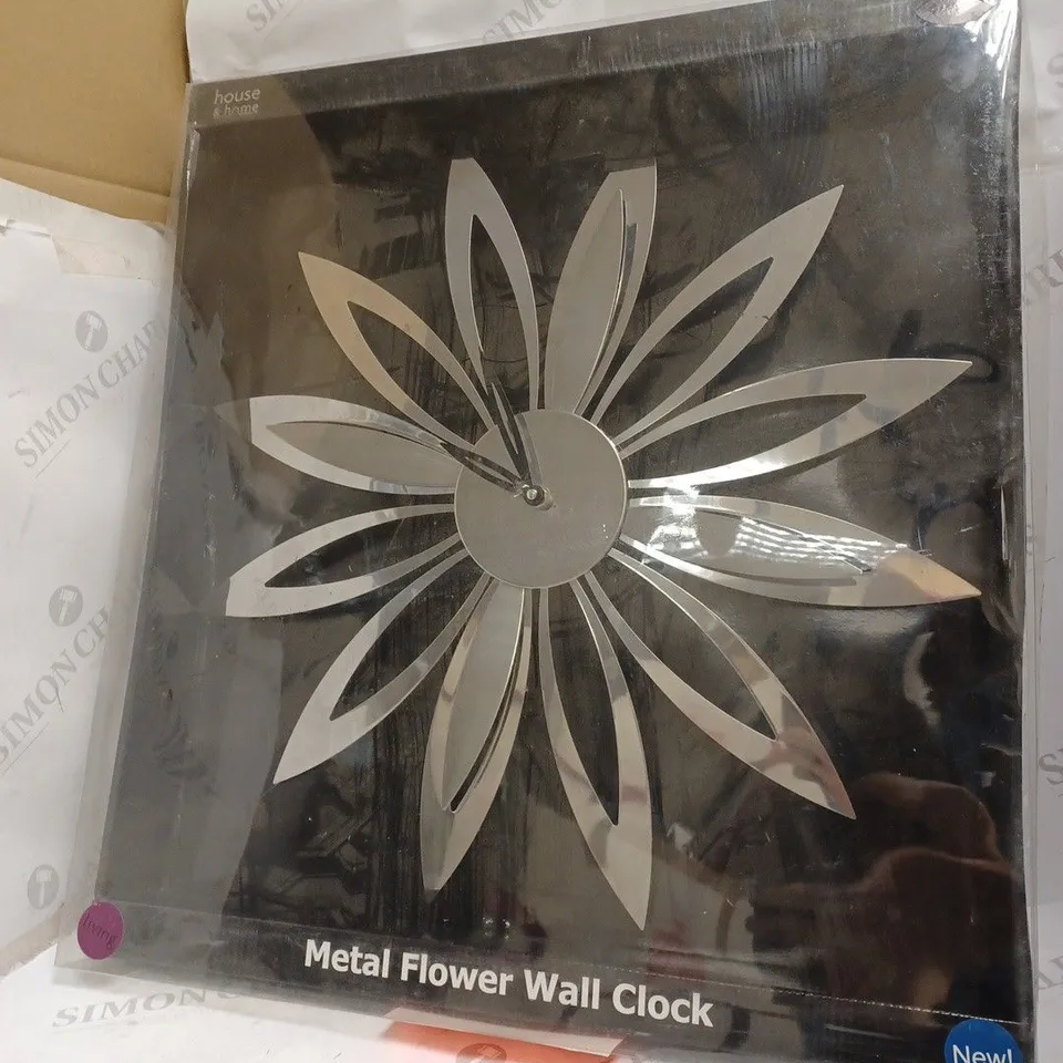 BOXED HOUSE & HOME METAL FLOWER WALL CLOCK