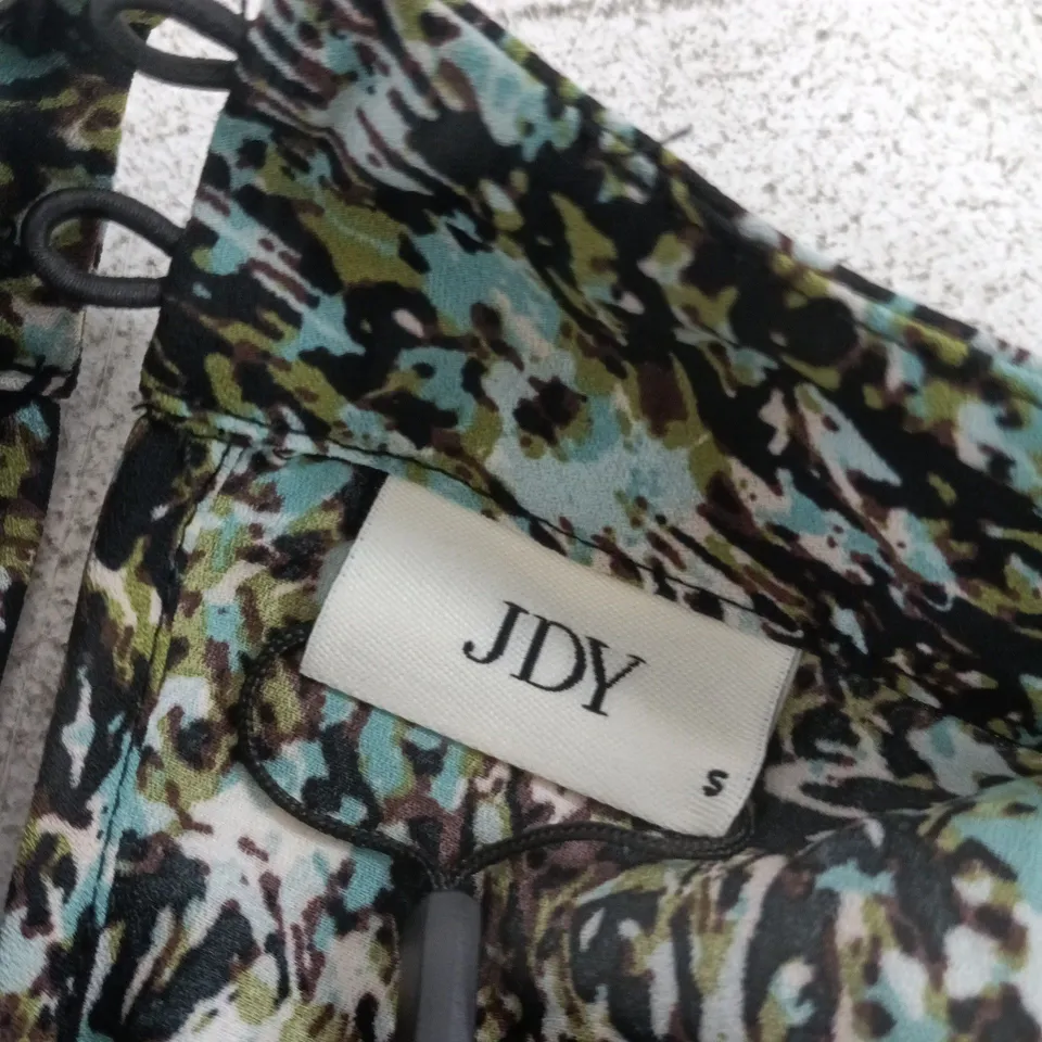 JDY CAMOUFLAGE PRINT TOP – WOMEN'S, SIZE S