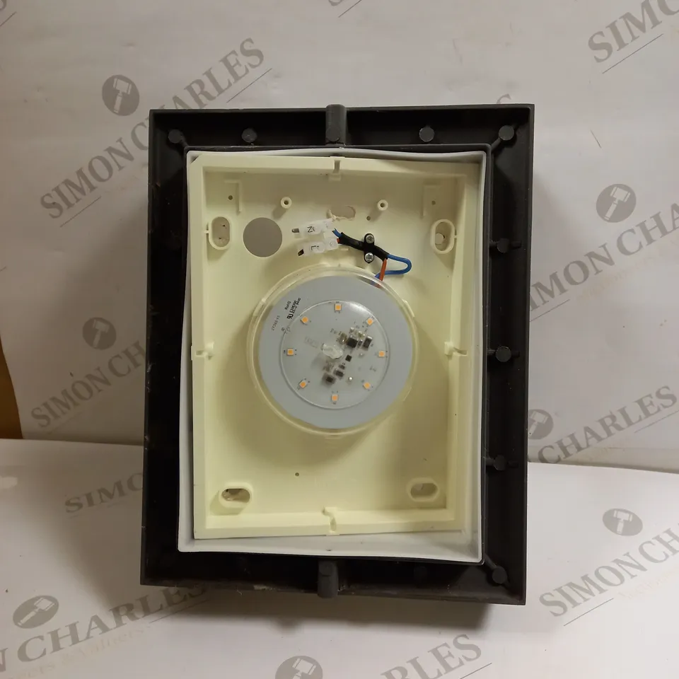 PHILIPS KARP LED OUTDOOR WALL LIGHT