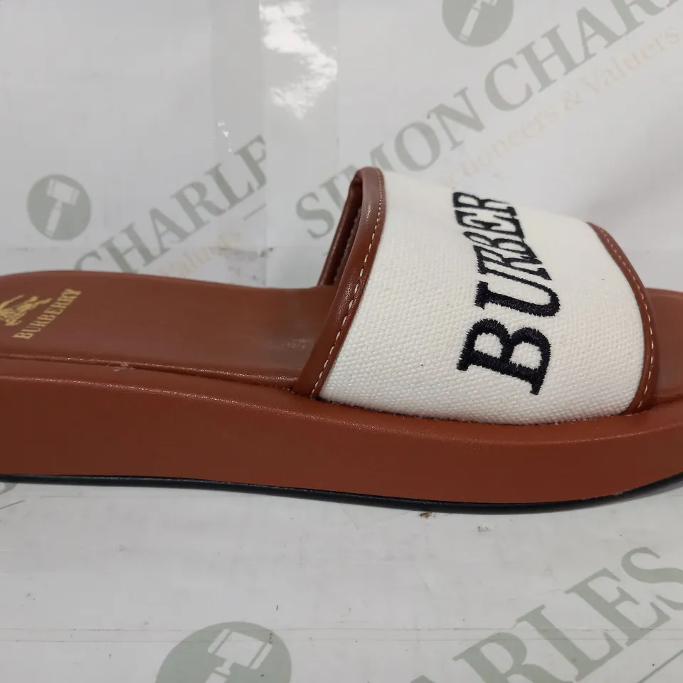 PAIR OF BURBERRY SLIDERS IN BROWN/WHITE EU SIZE 36