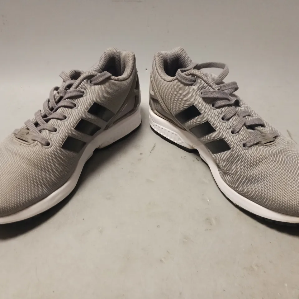 PAIR OF ADIDAS ZX FLUX SHOES IN GREY UK SIZE 8