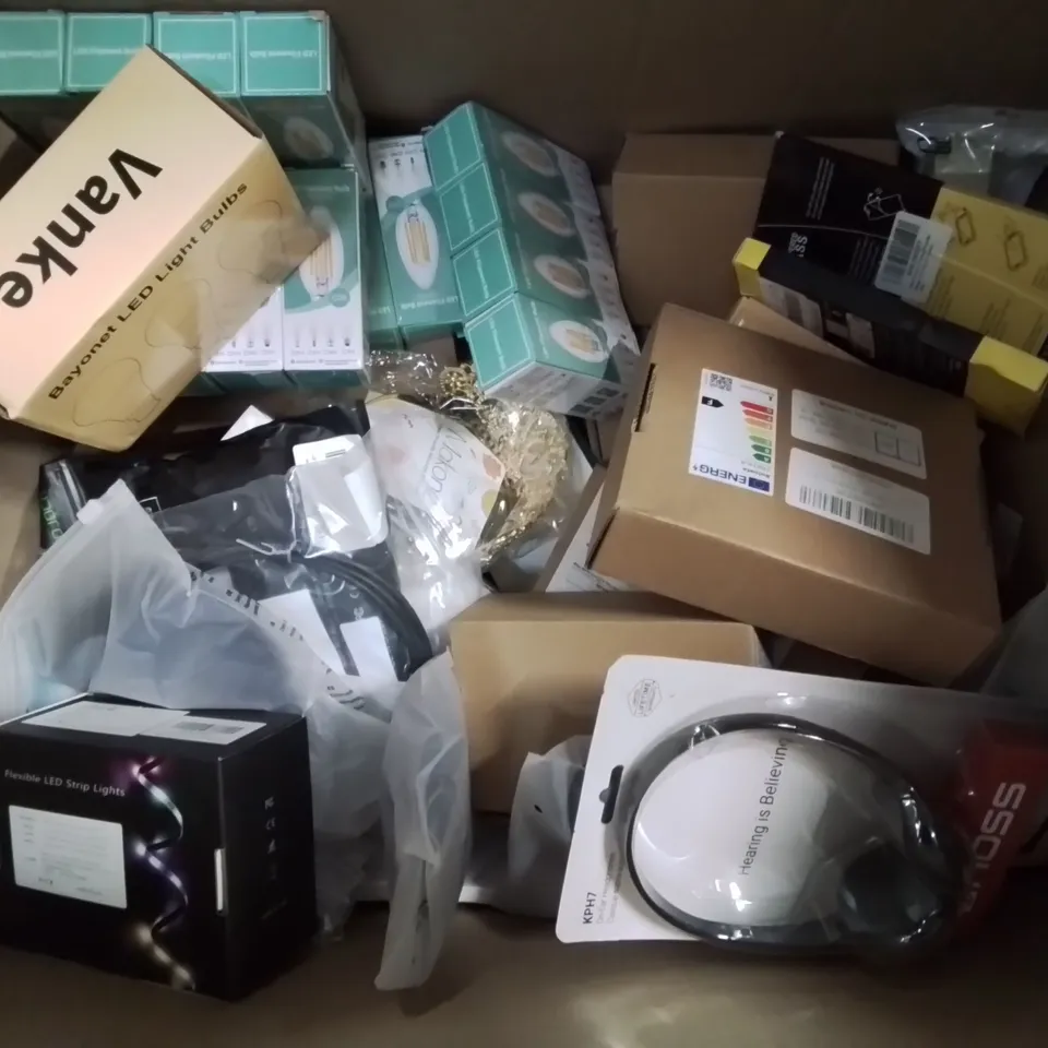 BOX CONTAINING LARGE AMOUNT OF BOXED ELECTRICAL ITEMS TO INCLUDE: INDOOR SECURITY CAMERA, SUNSET LAMP, WIRELESS HEADPHONES, BLUETOOTH TURNTABLE SPEAKER ETC.