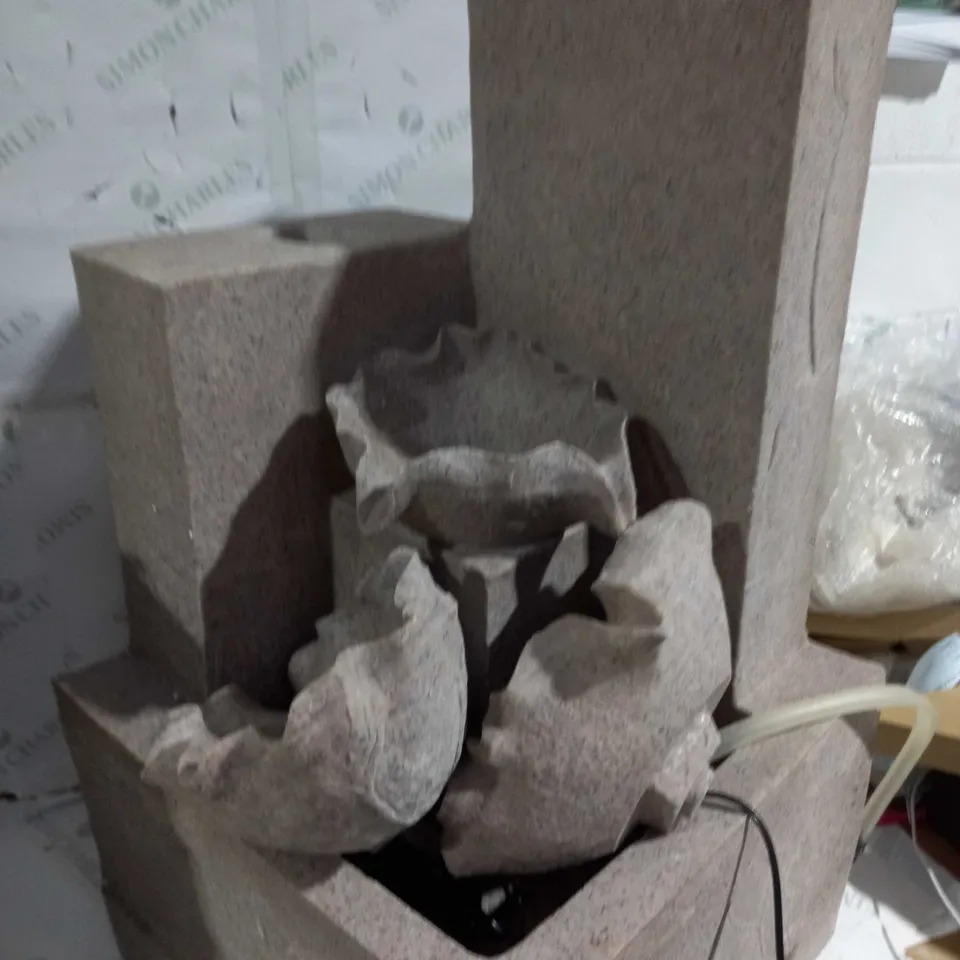 BOXED UNBRANDED GARDEN WATER FOUNTAIN FEATURE 