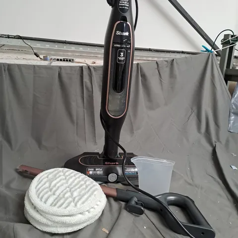 BOXED SHARK STEAM SCRUBBER WITH STEAM BLAST S7201 - COLLECTION ONLY