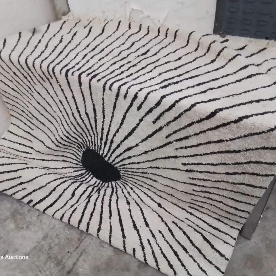 DESIGNER ALLMAN HAND TUFTED BLACK/WHITE RUG APPROXIMATELY 160 × 220cm