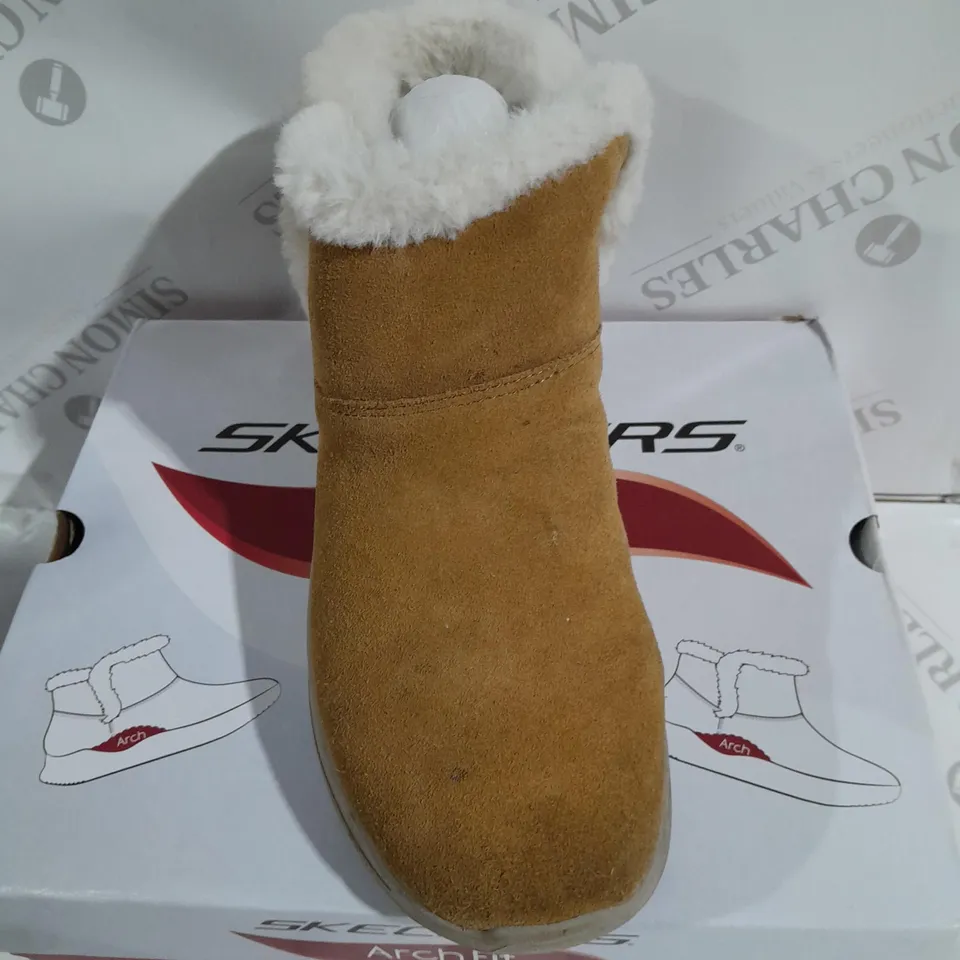 BOXED PAIR OF SKECHERS GO WALK ARCH FIT SUEDE CHUGGA BOOTS IN CHESTNUT - SIZE 6