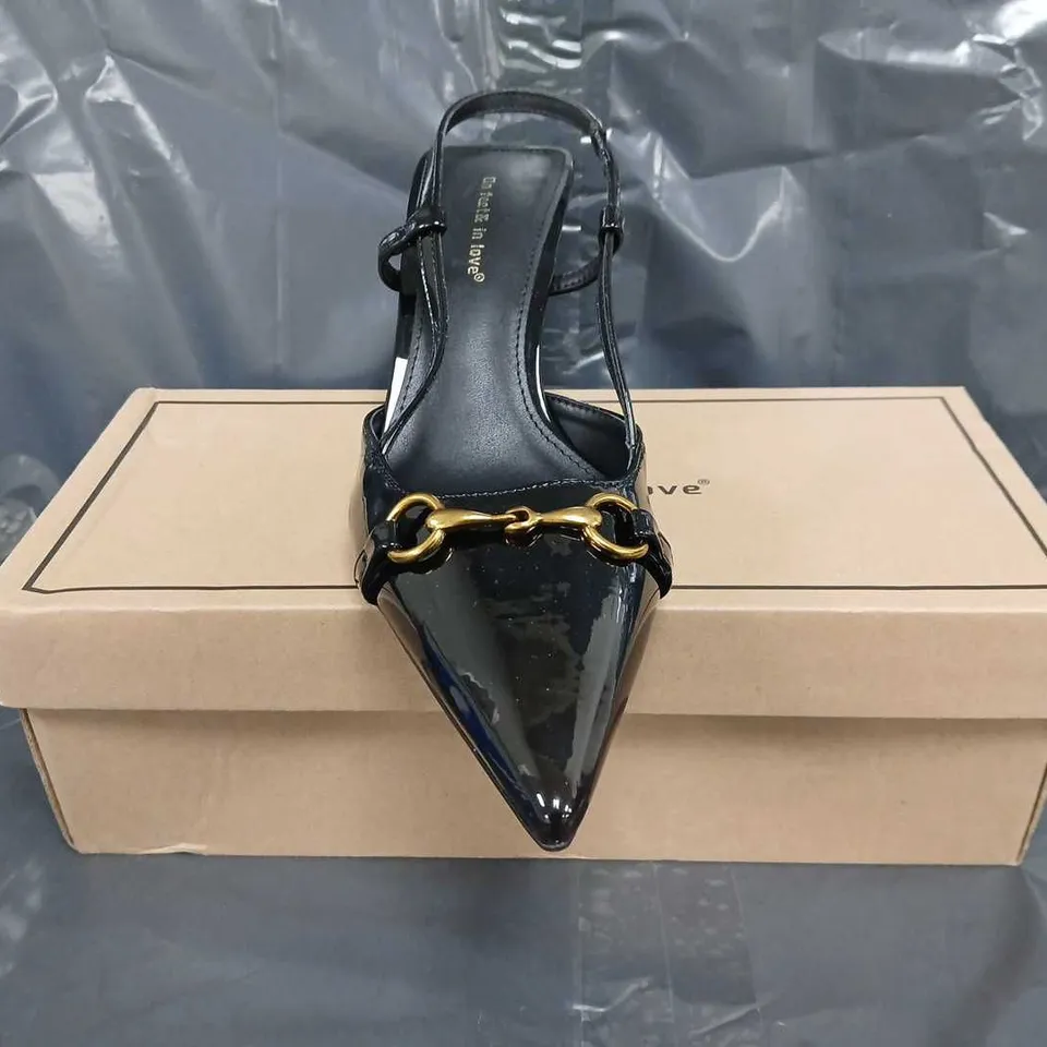 BOXED PAIR OF ON FEET & IN LOVE POINTED TOE SHOES IN BLACK W. GOLD EFFECT DETAIL SIZE EU 39