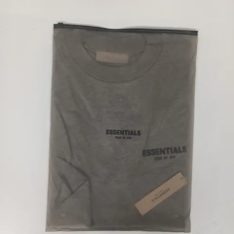BAGGED ESSENTIALS FEAR OF GOD T-SHIRT IN DARK OATMEAL SIZE XL