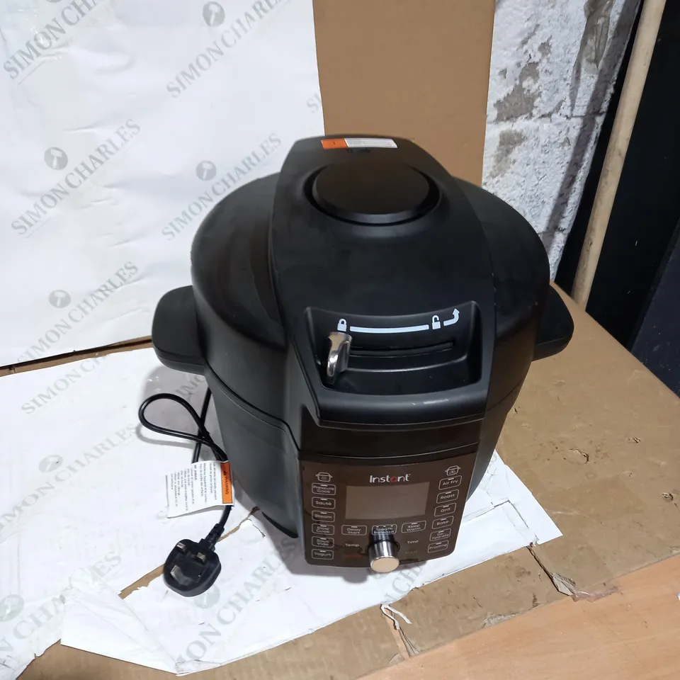 INSTANT POT DUO CRISP WITH ULTIMATE LID MULTI-COOKER AND AIR FRYER