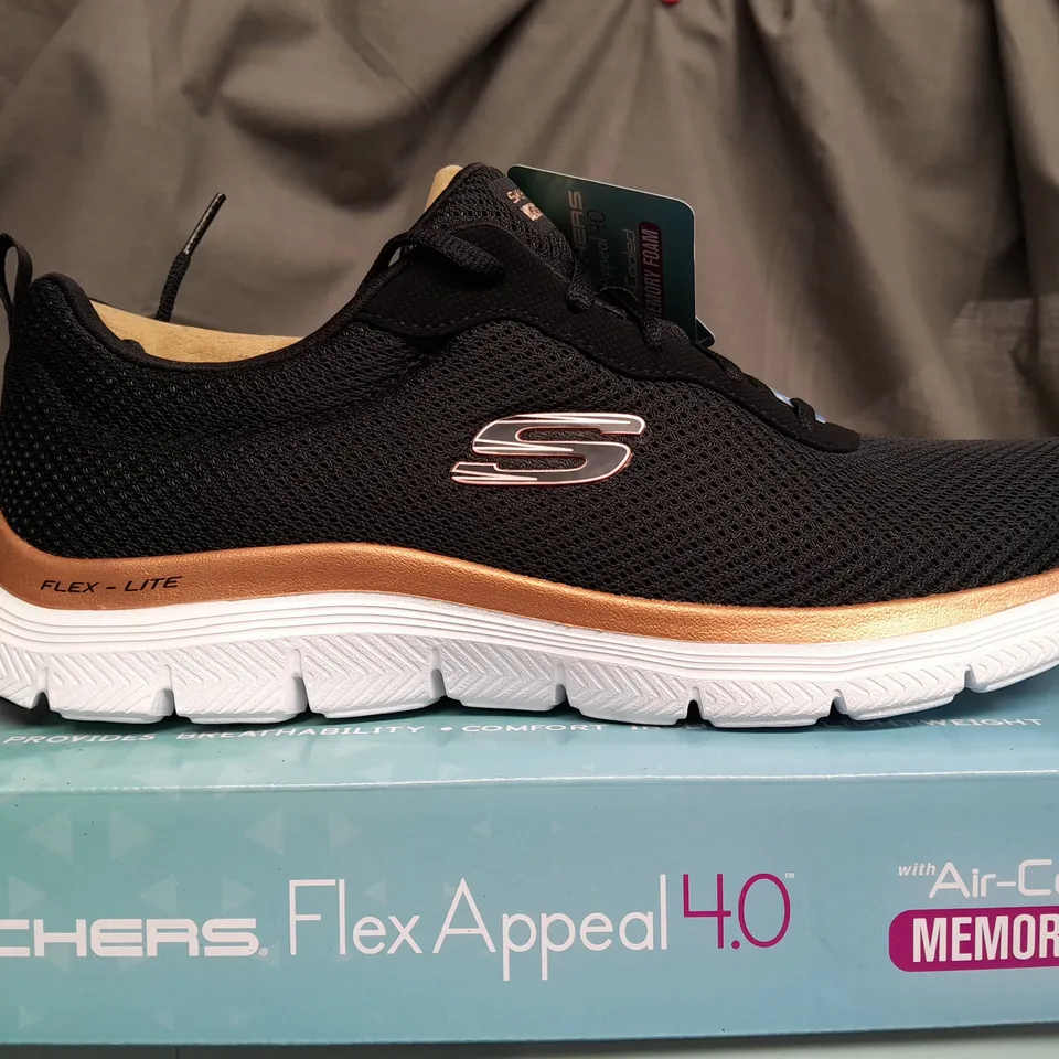 BOXED SKETCHERS FLEX APPEAL 4.0 TRAINERS - UK 7 