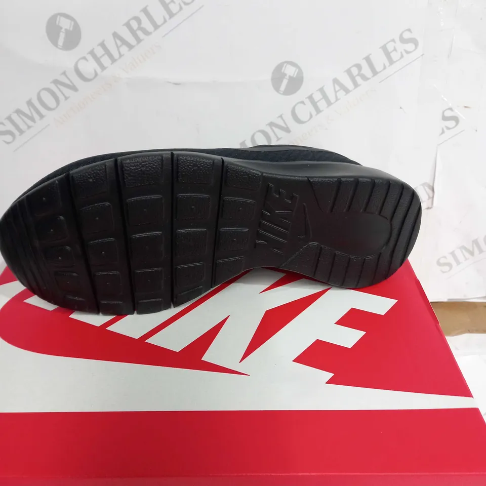 BOXED NIKE TANJUN EASYON TRAINERS, BLACK - SIZE 4