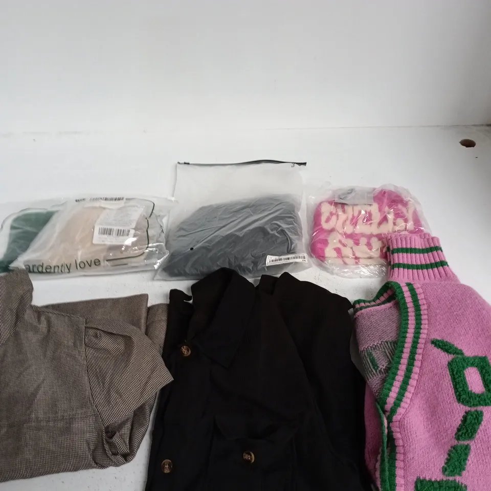 BOX OF APPROXIMATELY 10 ASSORTED CLOTHING ITEMS IN VARIOUS COLOURS, SIZES AND STYLES