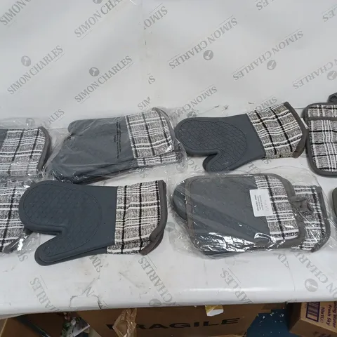 APPROXIMATELY 10 OVEN GLOVES IN GREY