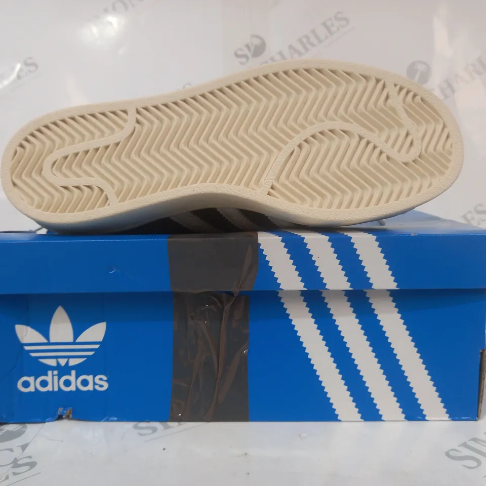 BOXED PAIR OF ADIDAS SUPERSTAR SHOES IN BLACK/WHITE UK SIZE 4